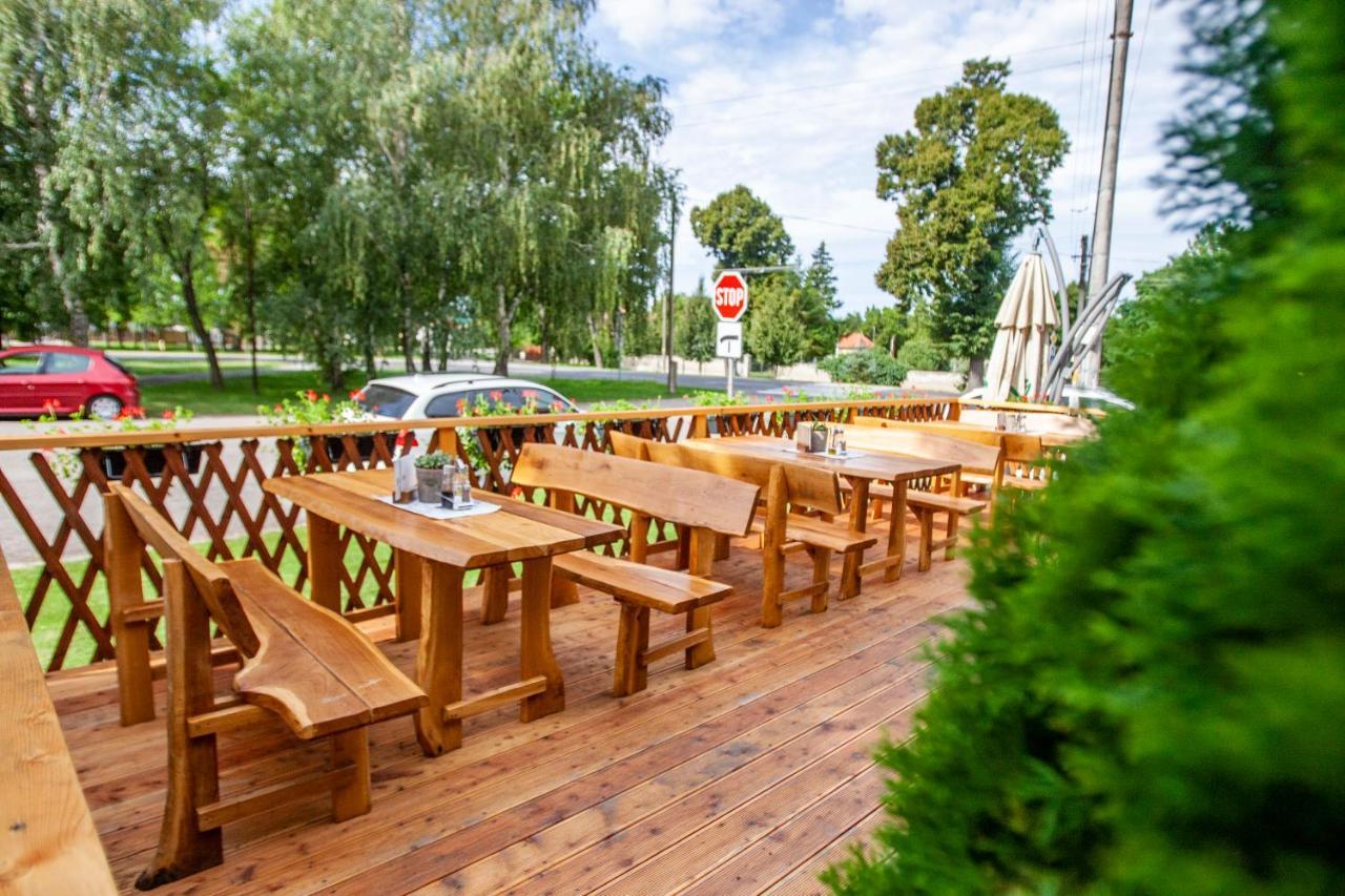 Penzion Tuecsoek Šamorín Buitenkant foto